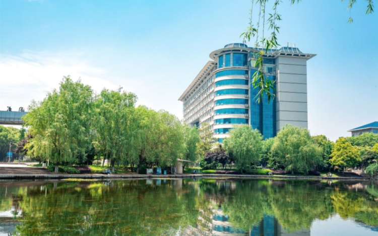 武汉工商学院.jpg